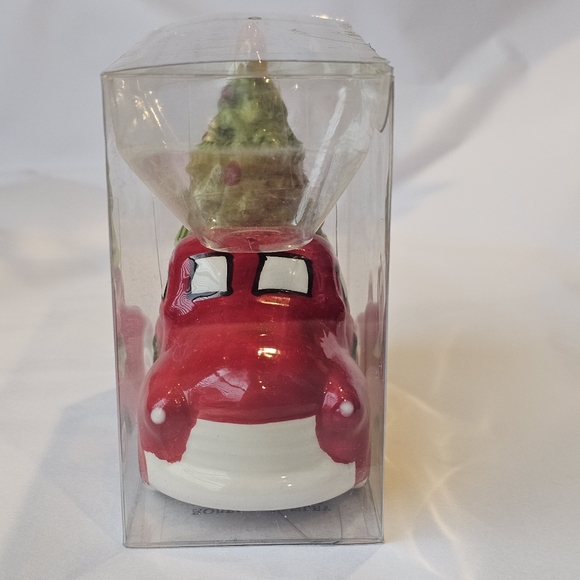Red Truck and Tree Salt and Pepper Shakers - Picture 8 of 12